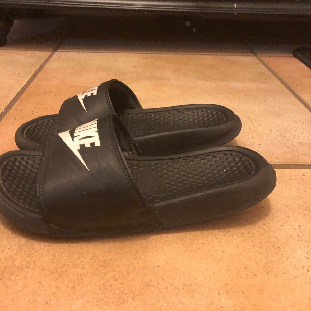 Nike Slides - Picture 2 of 4